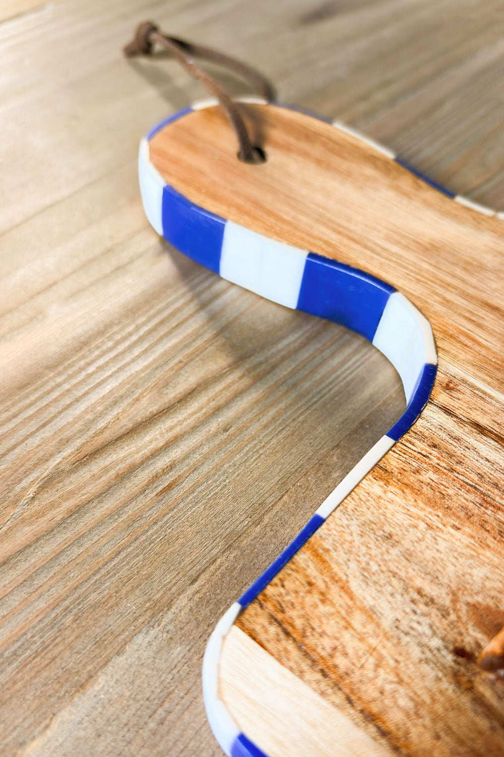 Mango Tabla Rectangular De Acacia Con Borde De Resina Azul & Blanco Cristina Oria