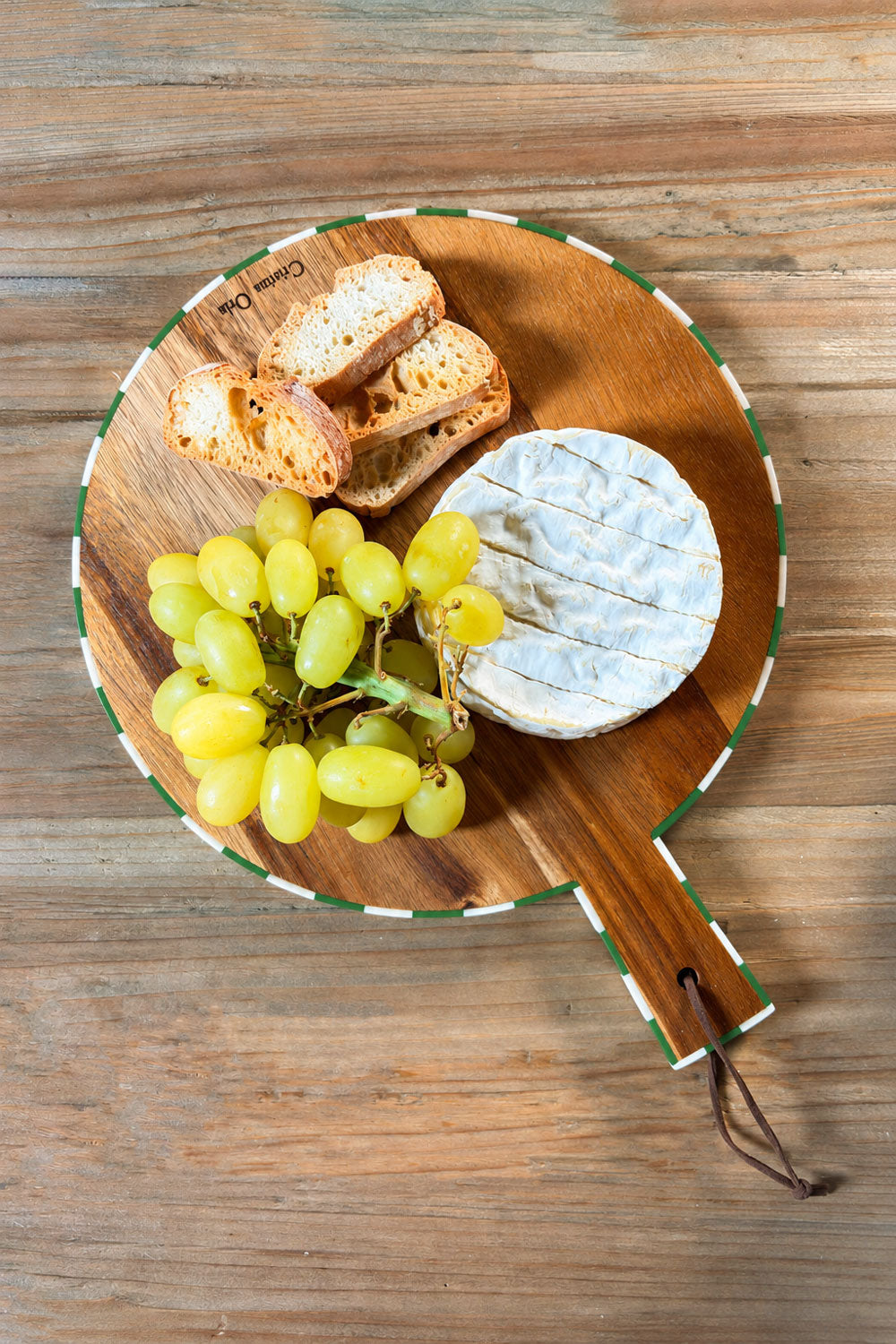 Tabla Redonda De Acacia Con Borde De Resina Verde & Blanco Cristina Oria