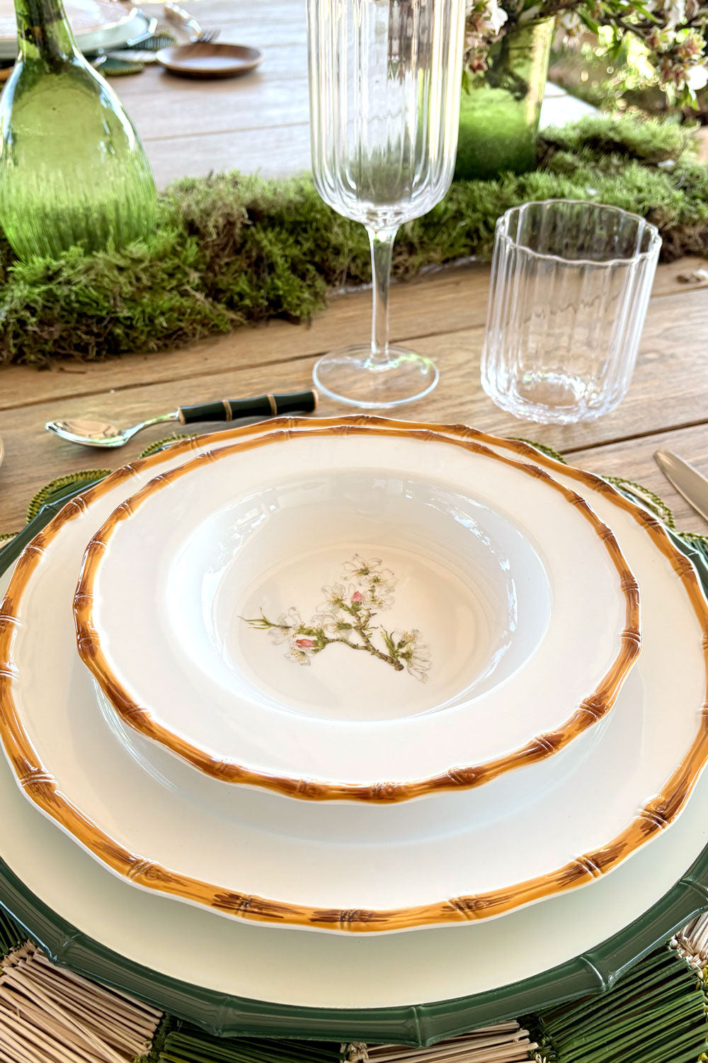 Detalle Plato Hondo Diseño Bambú & Flor Almendro Cristina Oria 