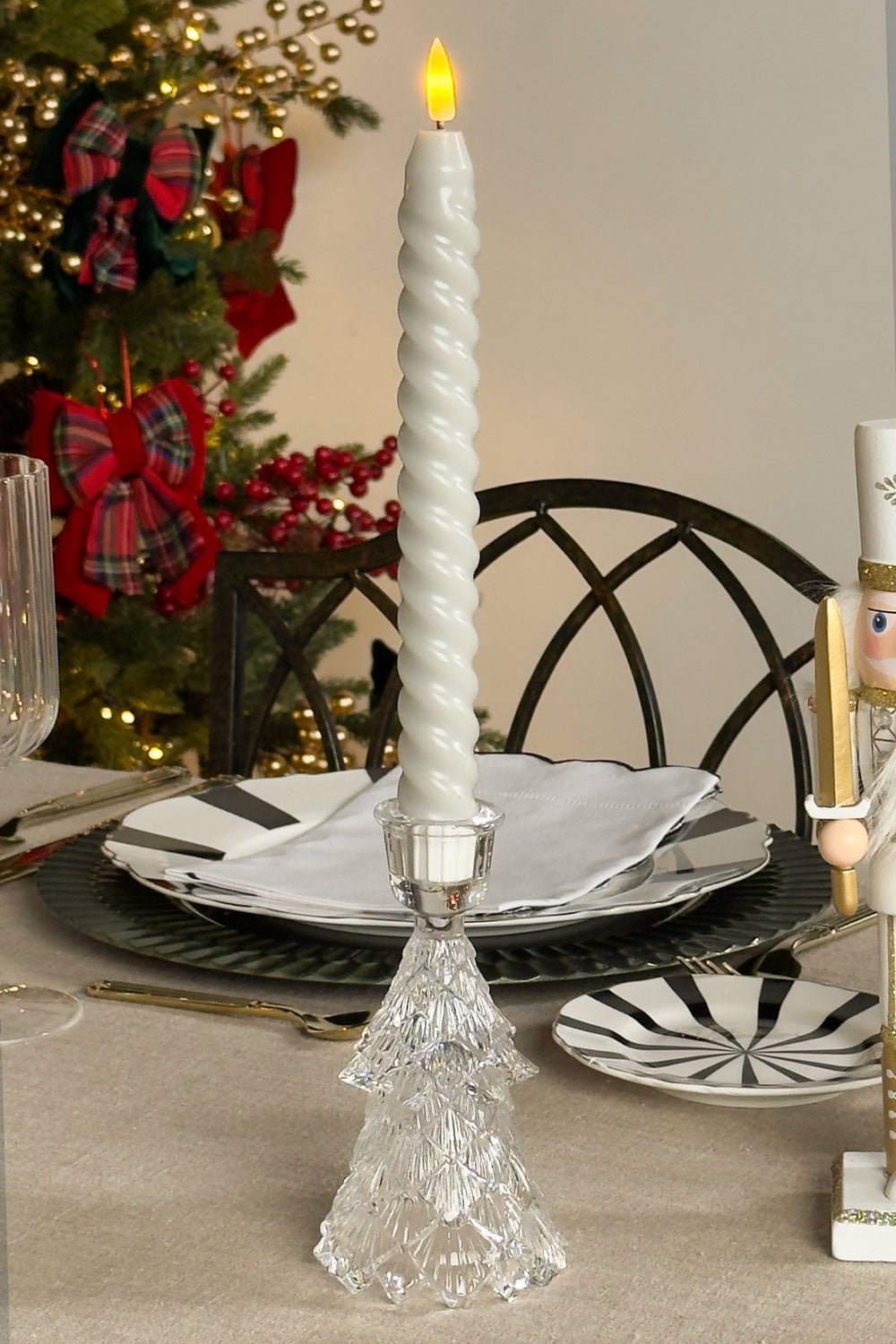 Candelabro Tallado De Cristal Con Diseño De Abeto Transparente