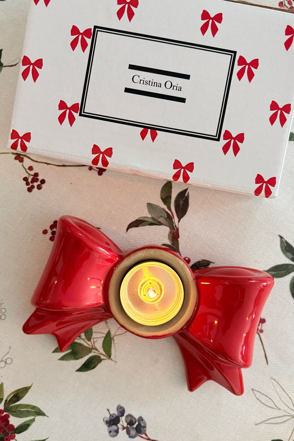 Detalle Portavelas Con Diseño De Lazo Rojo Grande Cristina Oria 