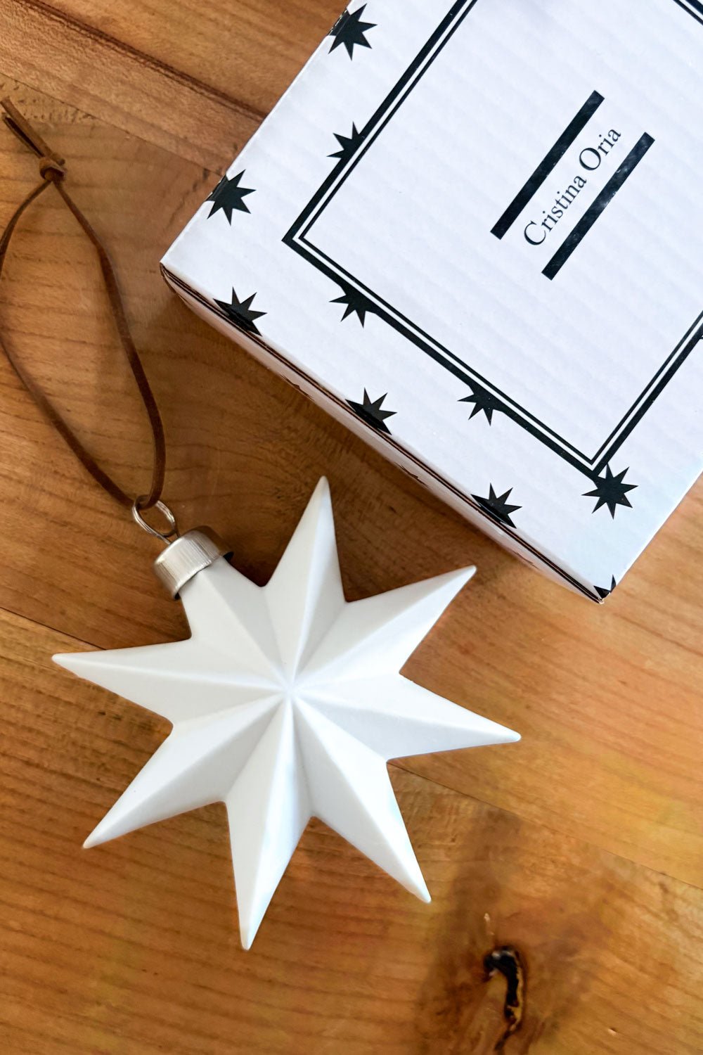 Detalle Adorno Estella De Porcelana Blanca Cristina Oria 