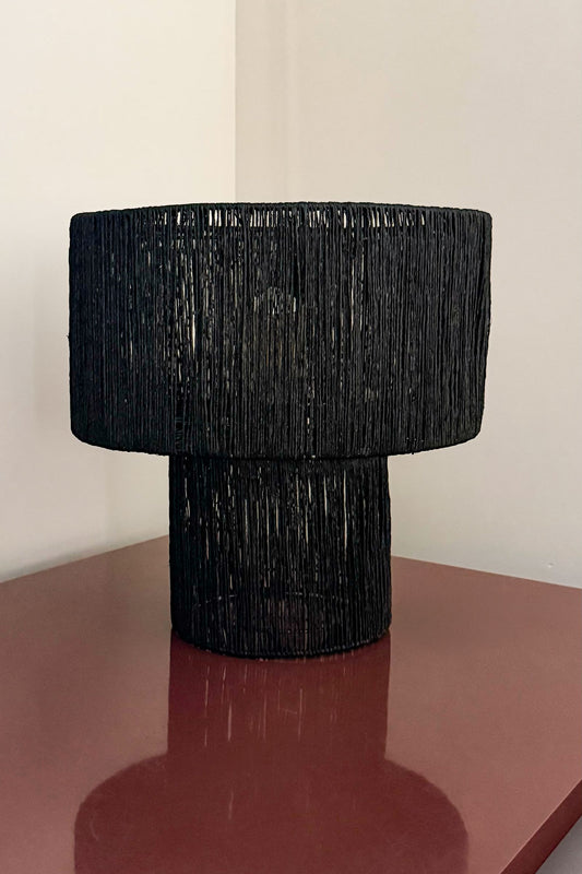 Lámpara De Mesa Fibras Naturales Negra Cristina Oria