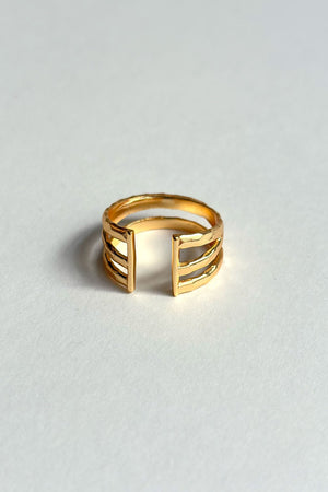Anillo Dorado Ajustable Con Diseño De Tres Argollas Cristina Oria 