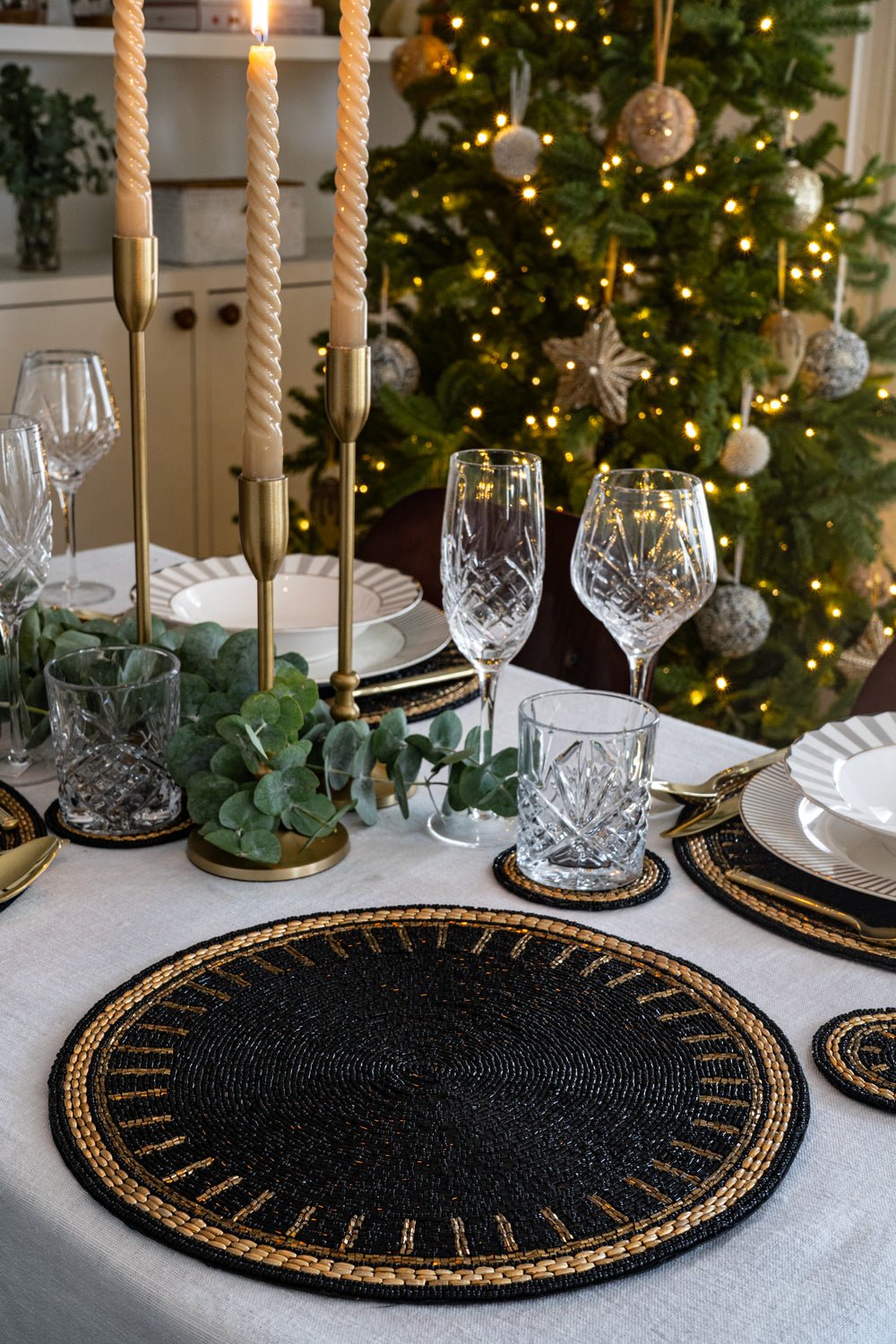 Individual Negro Y Dorado Bordado Con Cuentas | Textil | Cristina Oria