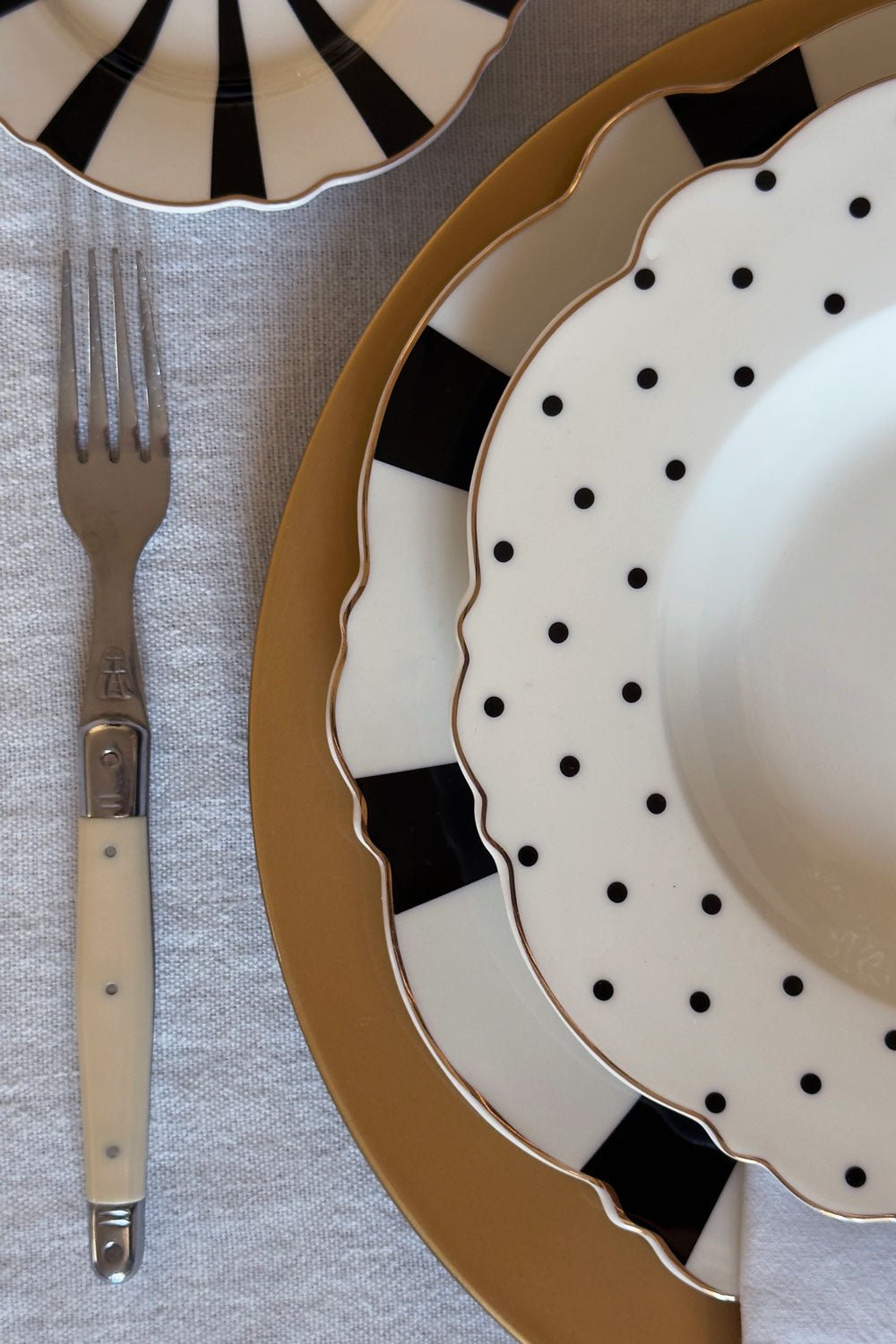 Detalle Bajoplato Dorado Cristina Oria 