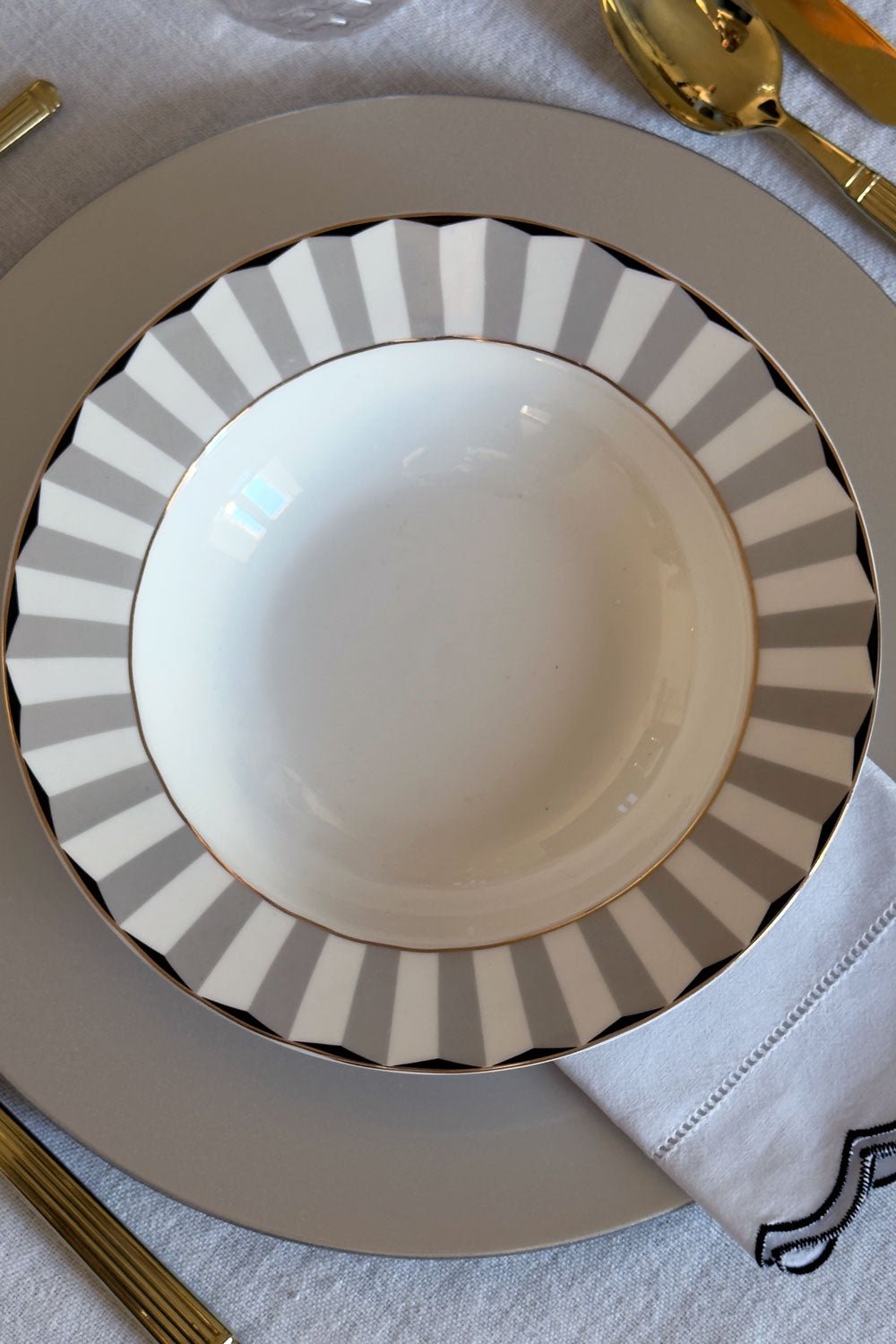 Detalle Bajoplato Plateado Cristina Oria 