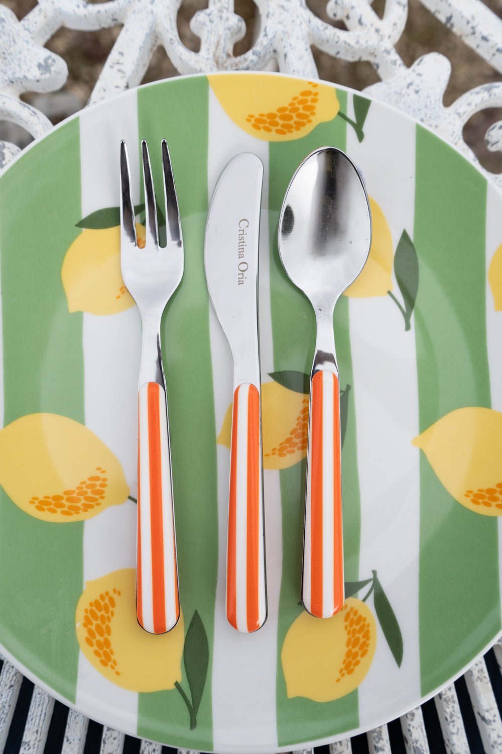 Detalle Cuchillo Con Diseño De Rayas Naranjas Cristina Oria