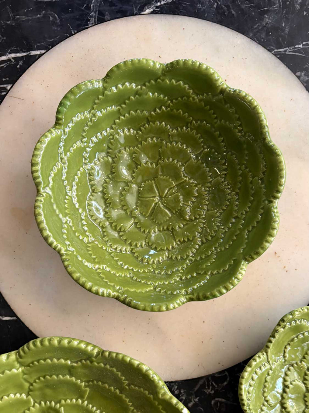 Detalle Cuenco Flor Verde En Relieve Cristina Oria 