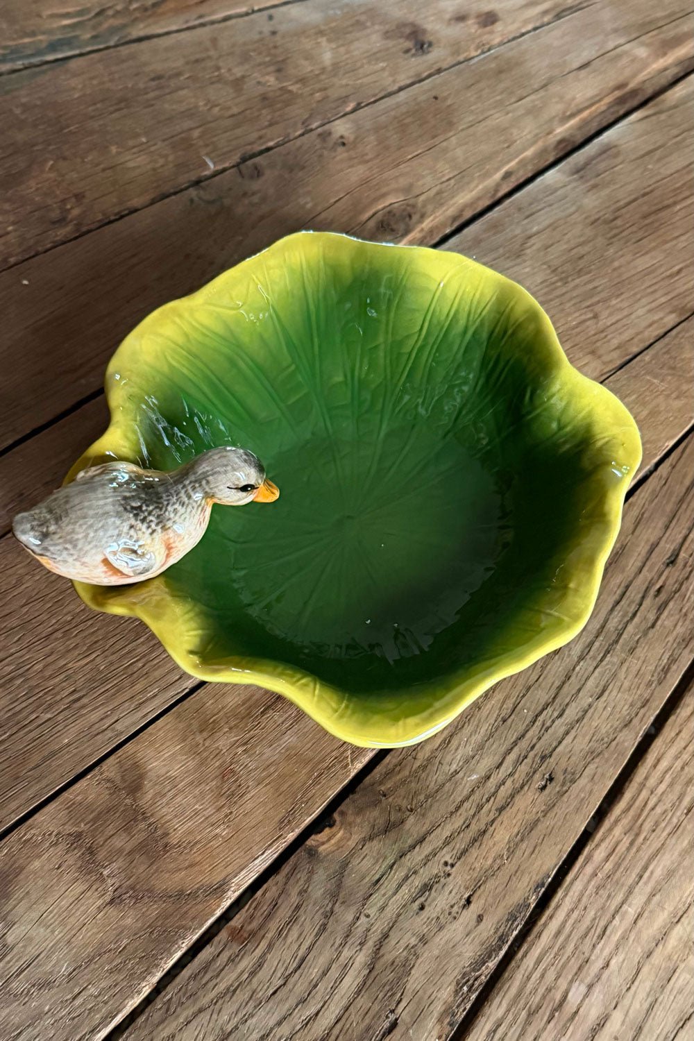 Detalles Cuenco Con Diseño De Hoja Y Figura De Pato Cristina Oria