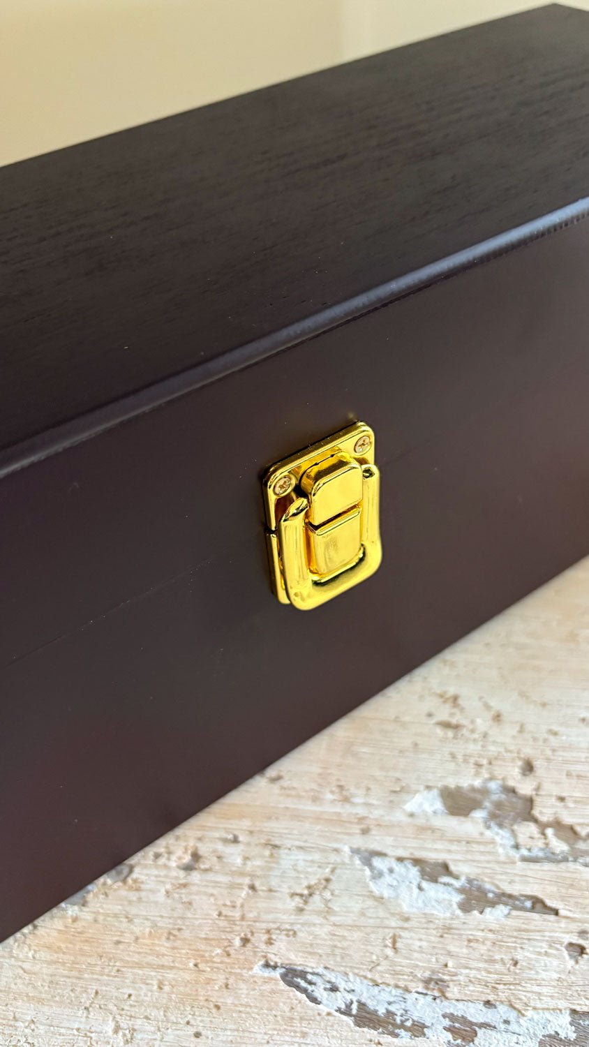 Conjunto de vinho com jogo de póquer e abridor