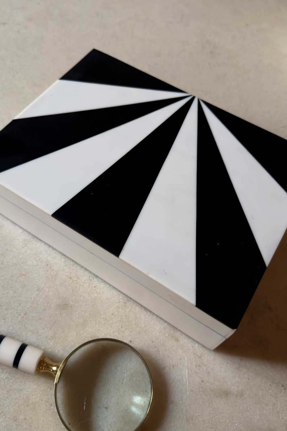 Caja Decorativa De Resina Con Diseño De Rayos Blancos Y Negros