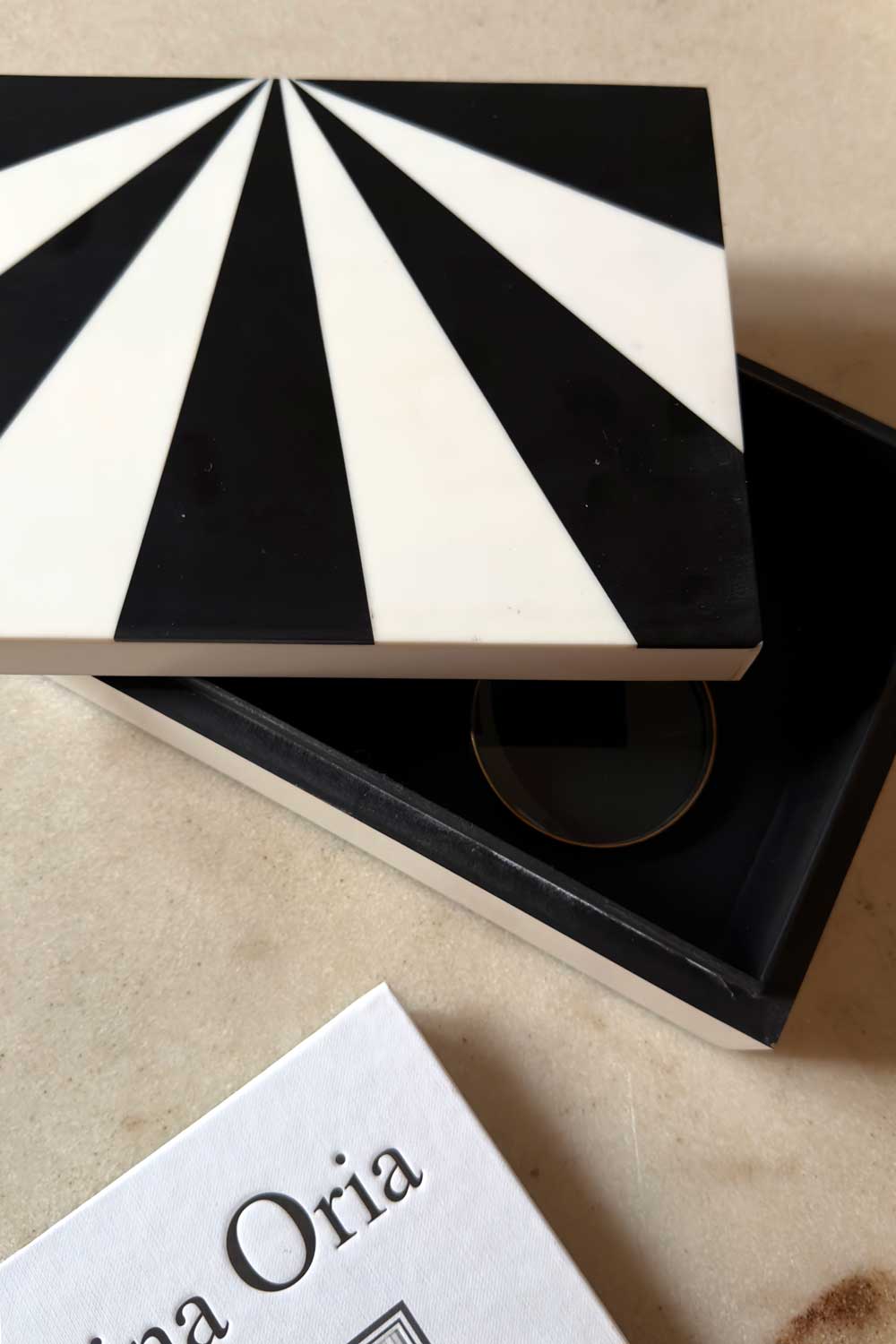 Caja Decorativa De Resina Con Diseño De Rayos Blancos Y Negros