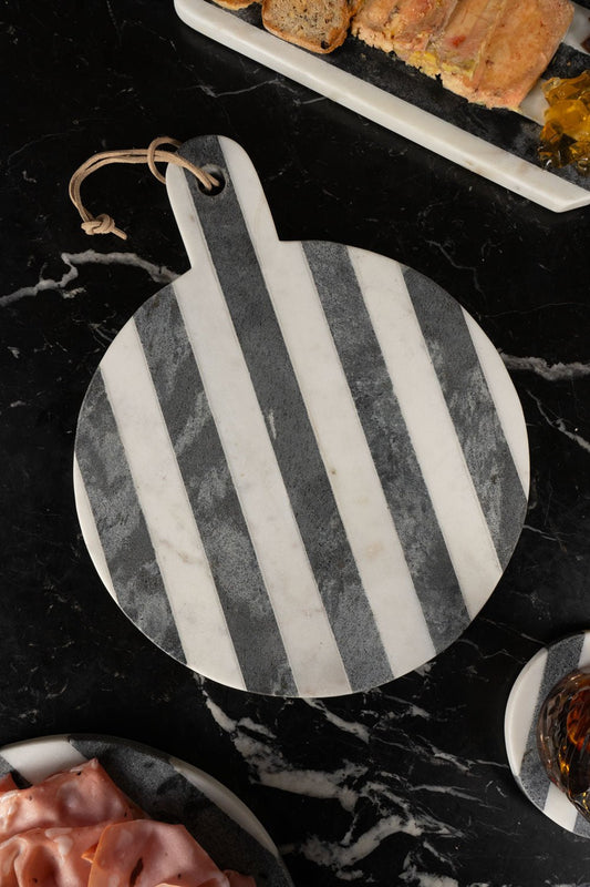 Planche ronde en marbre blanc et gris foncé