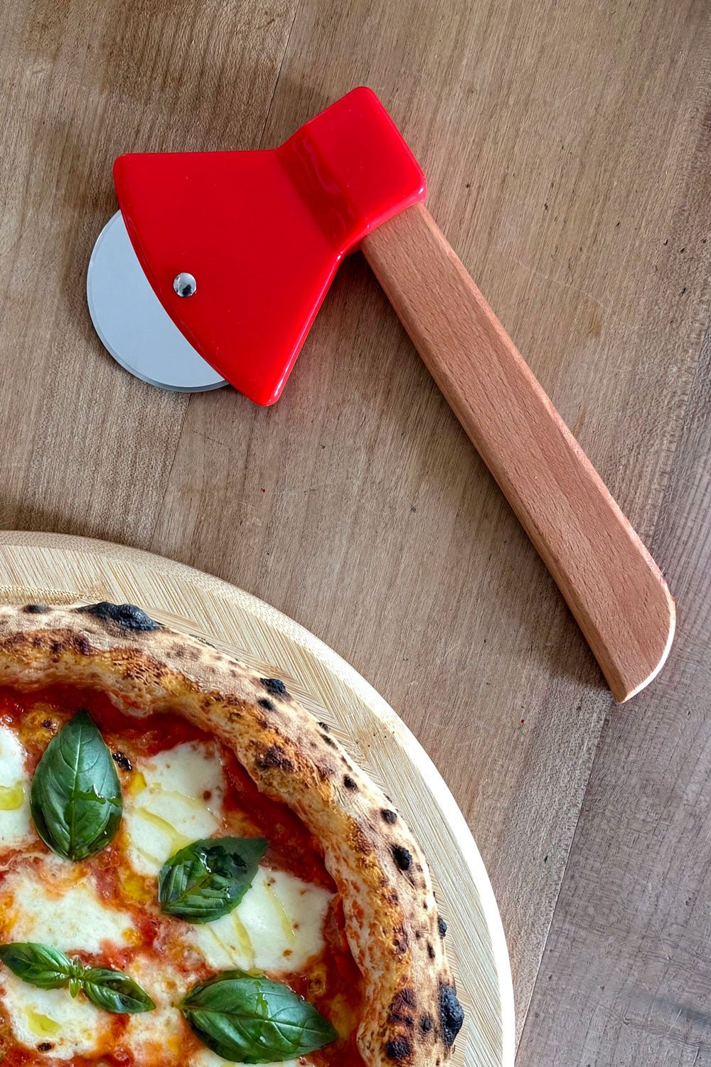 Cortador De Pizza Con Diseño De Hacha Cristina Oria 