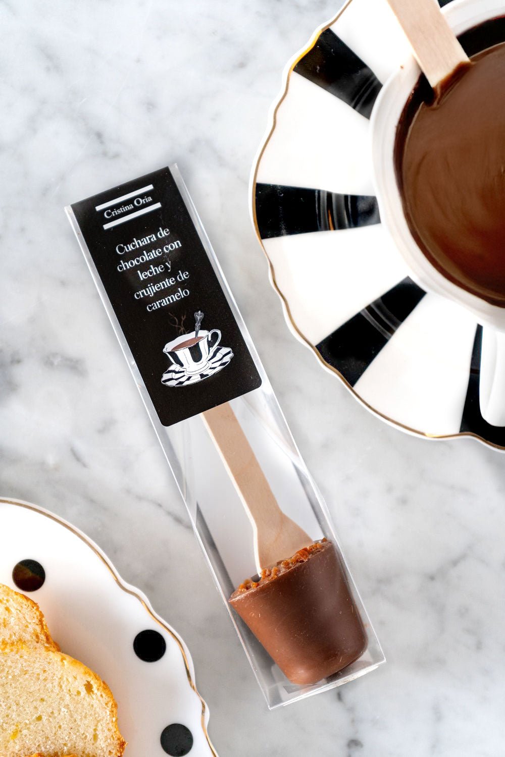 Cuchara De Chocolate Con Leche Y Crujiente De Caramelo