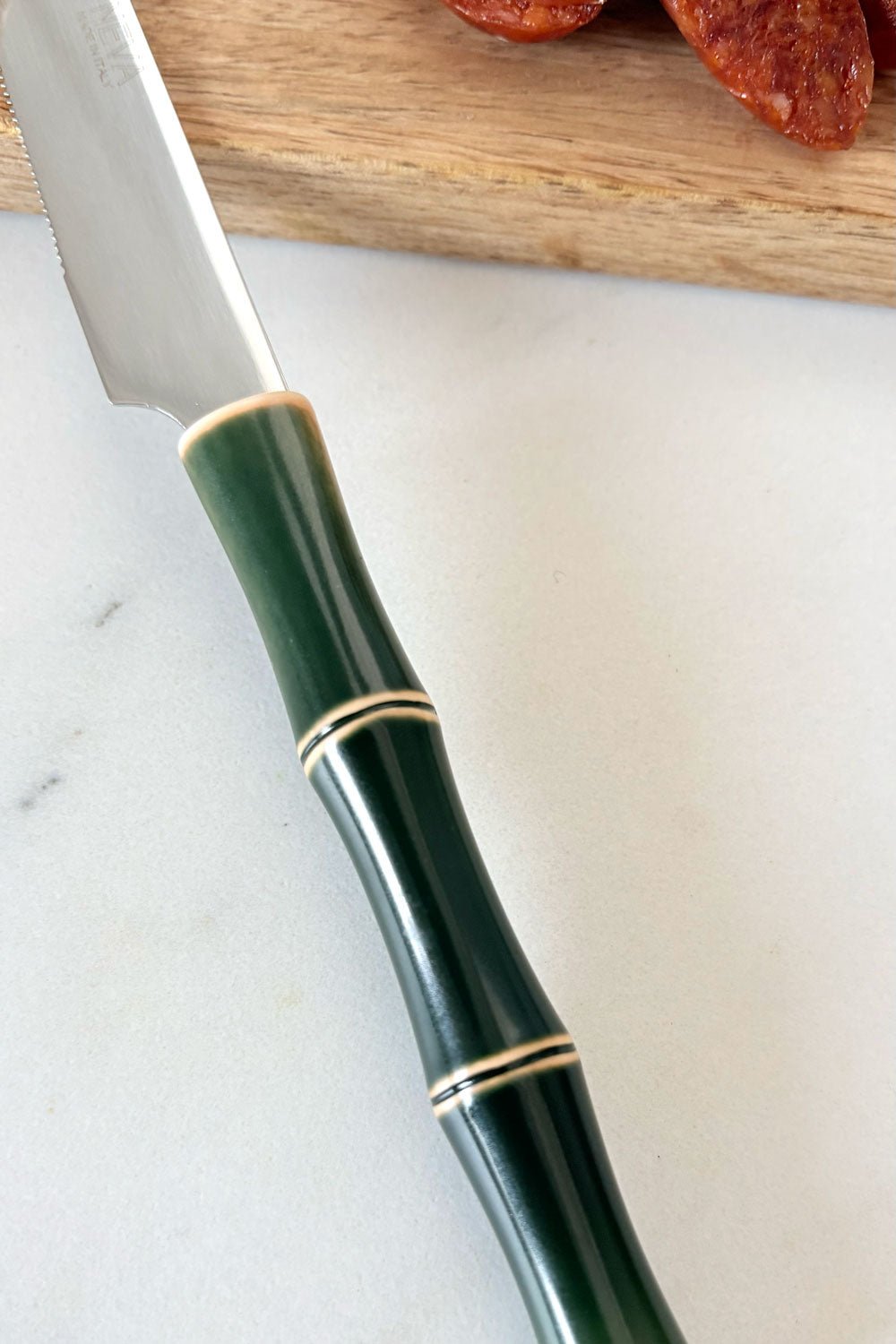 Detalle Cuchillo Especial Quesos Diseño Bambú Verde Cristina Oria