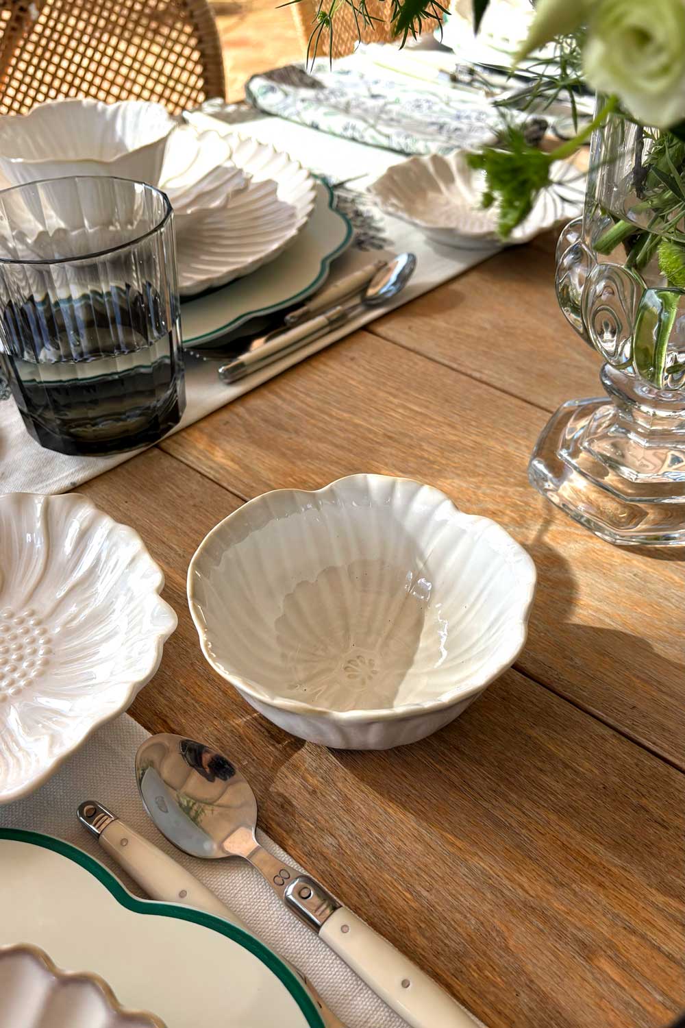 Cuenco Mediano Con Diseño De Flor Blanca CO