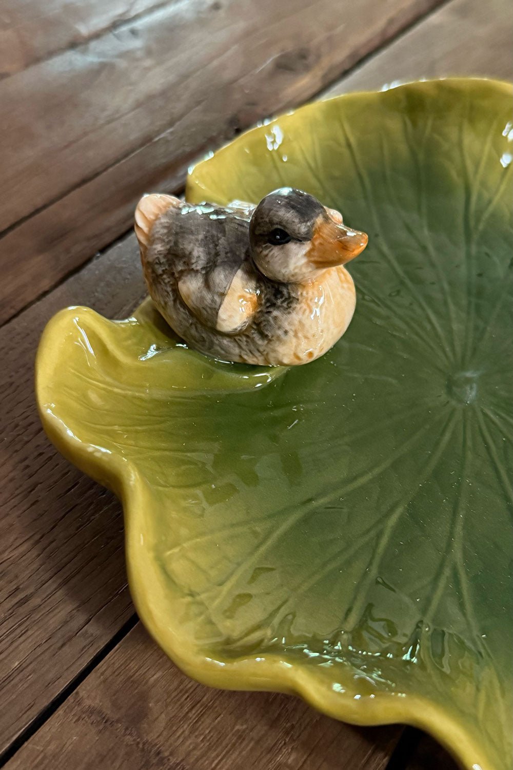 Detalles Bandeja Con Diseño De Hoja Y Figura De Pato Cristina Oria