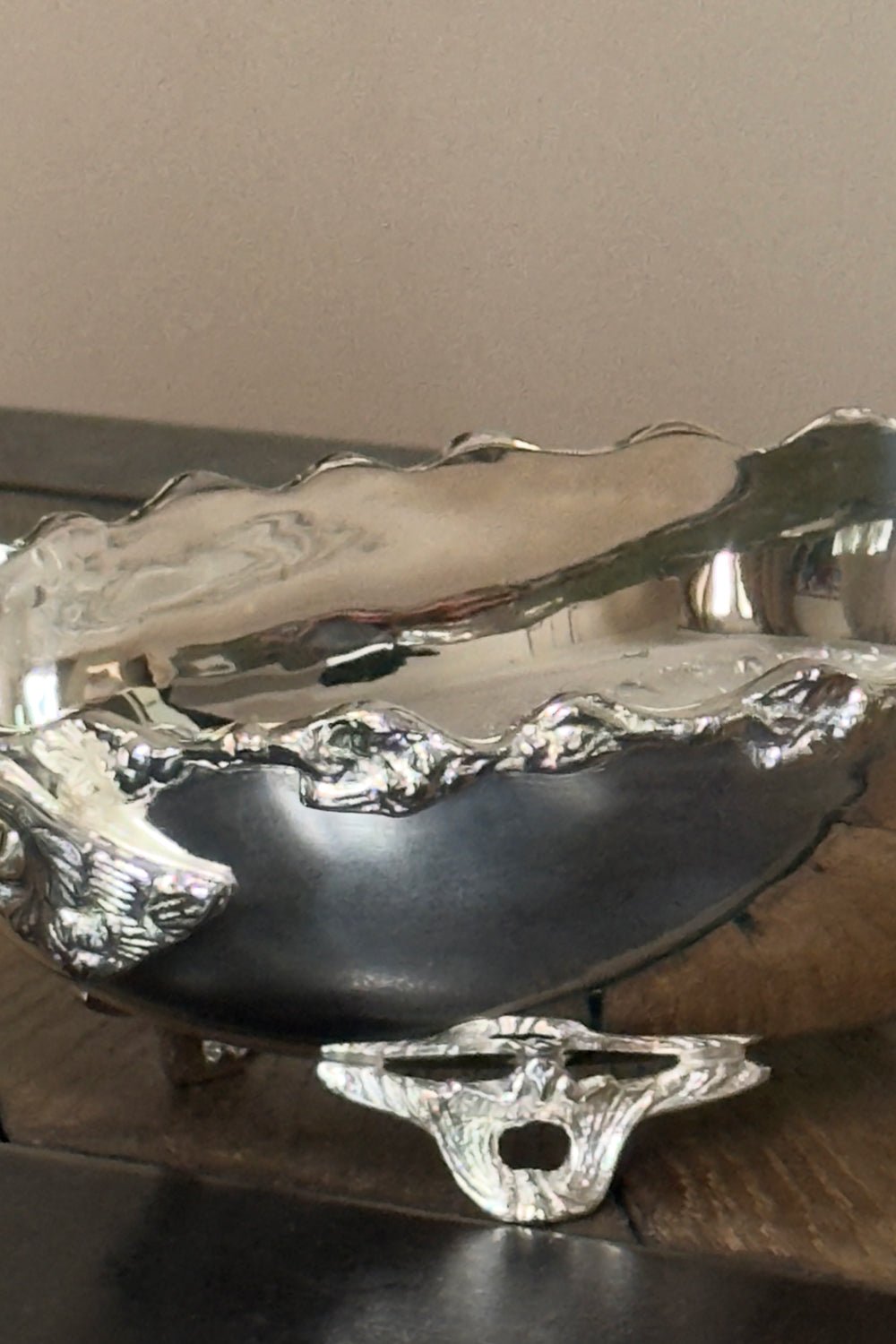 Detalle Recipiente Con Asas De Plata Cristina Oria 