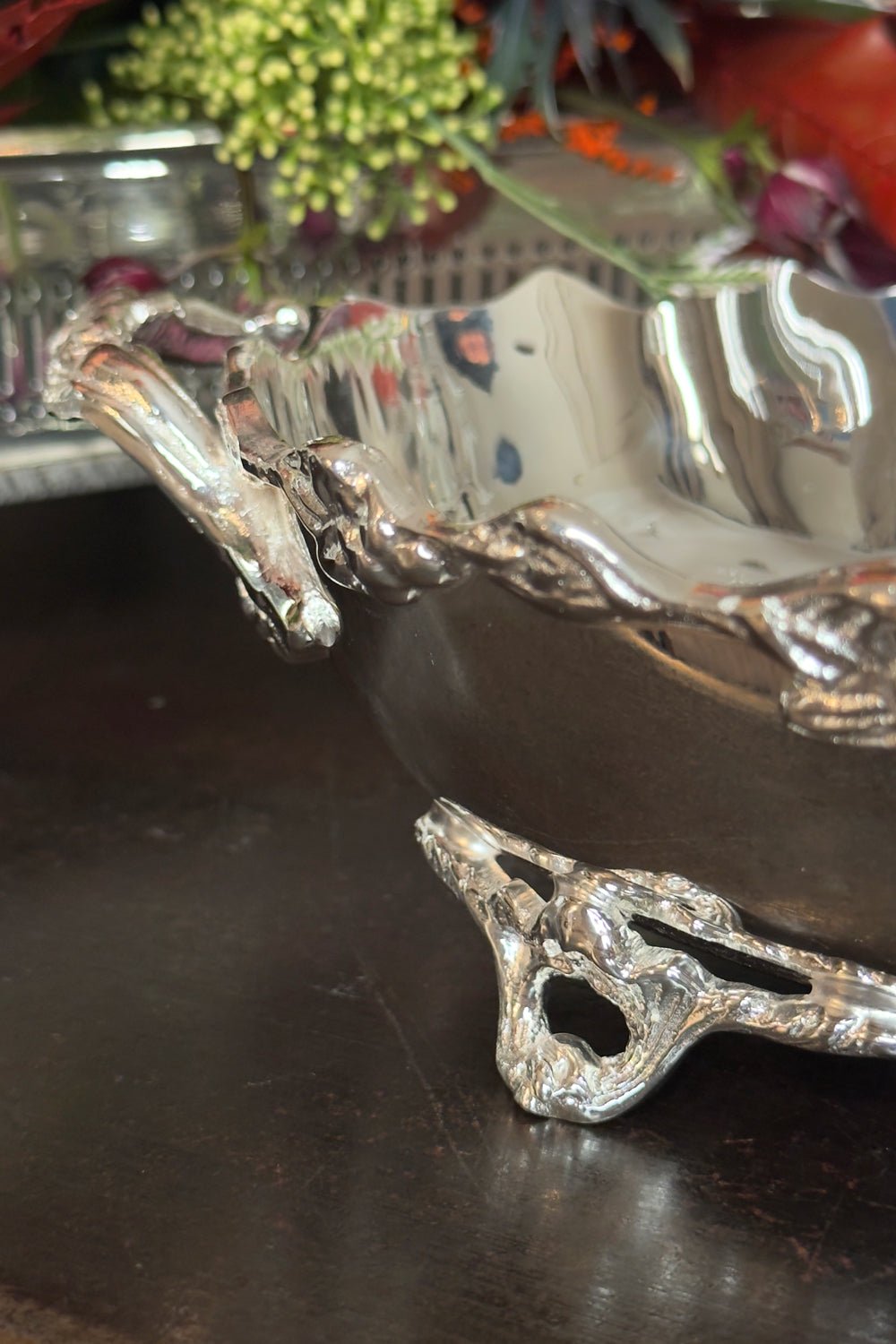 Detalle Recipiente Grande Con Asas De Plata Cristina Oria 