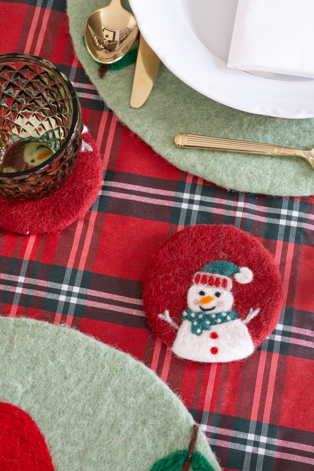 Posavasos De Fieltro Rojo Con Diseño De Muñeco De Nieve Cristina Oria 