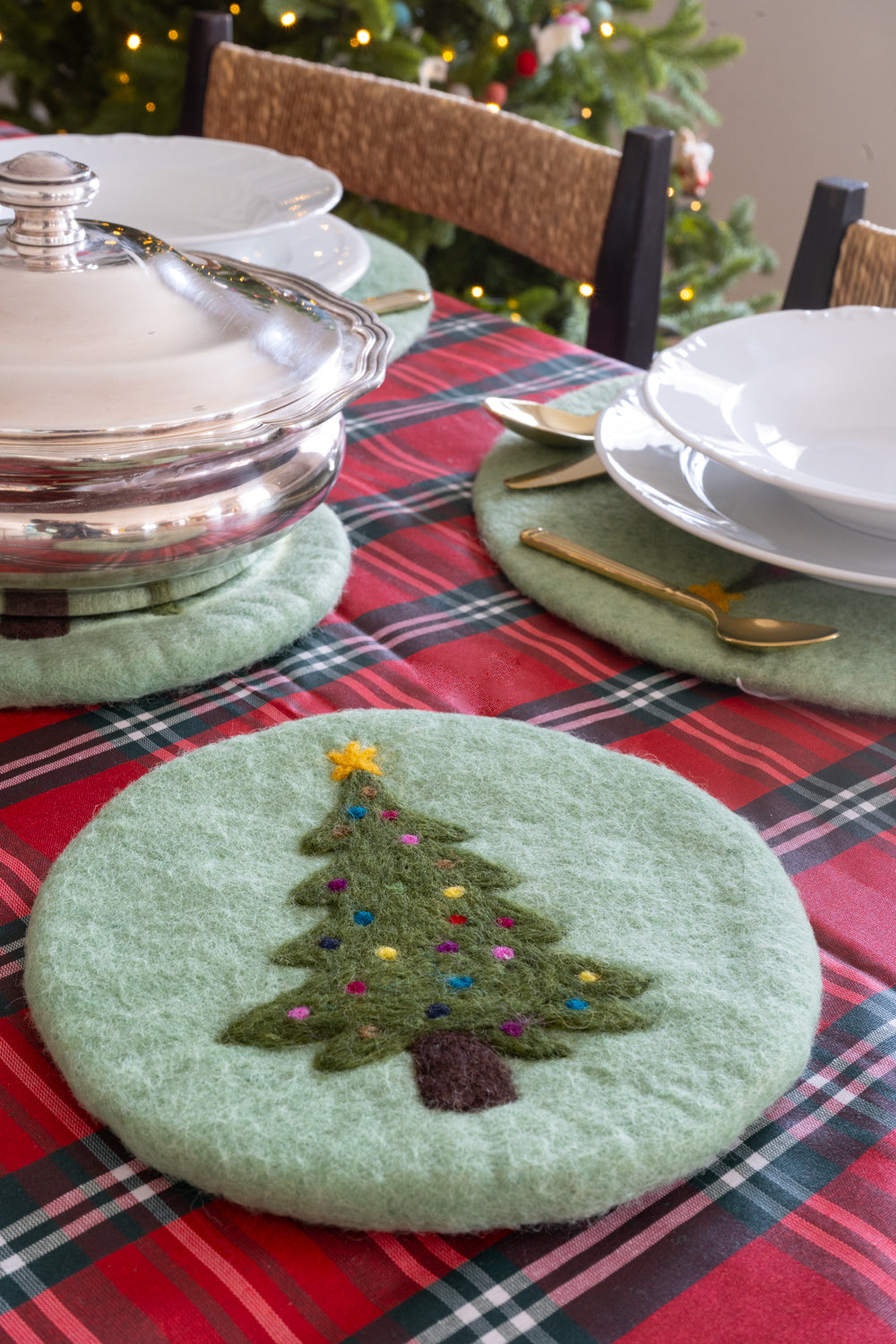 Detalle Salvamantel De Fieltro Verde Con Diseño De Árbol De Navidad Cristina Oria