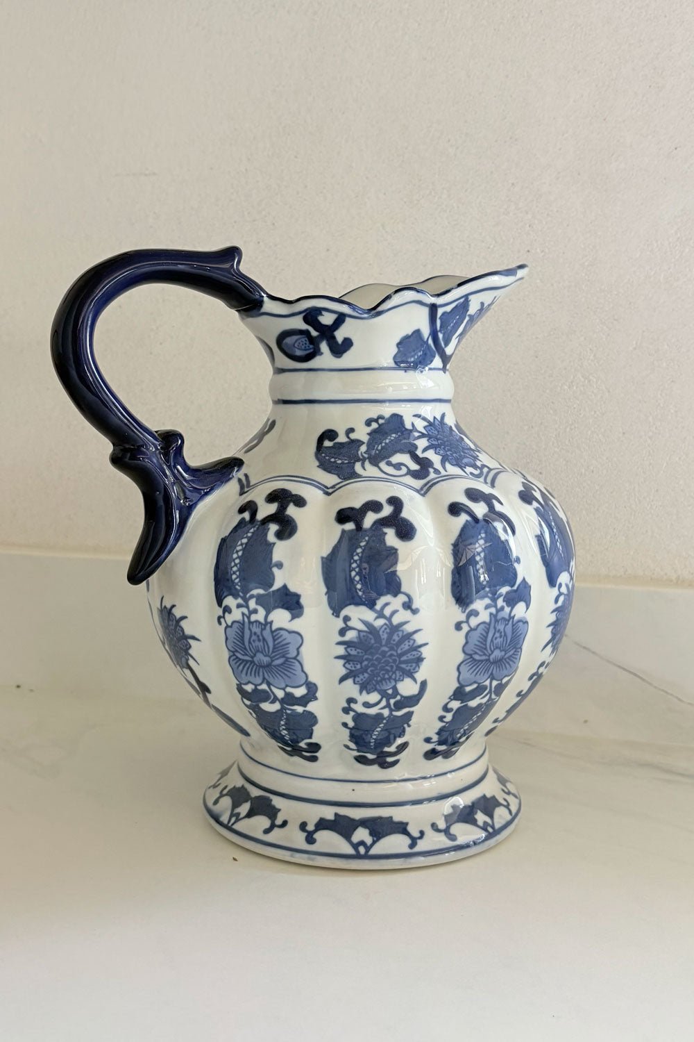 Fondo Jarra De Porcelana Azul Y Blanca Cristina Oria
