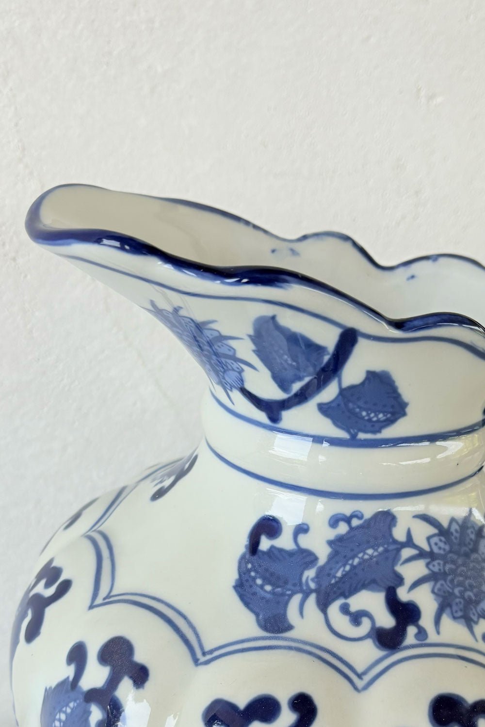 Detalles Jarra De Porcelana Azul Y Blanca Cristina Oria