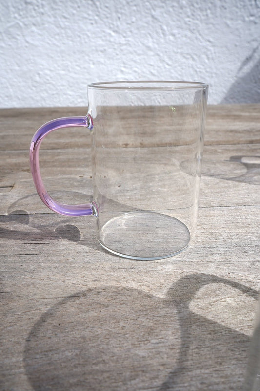 Tasse en cristal avec anse de couleur