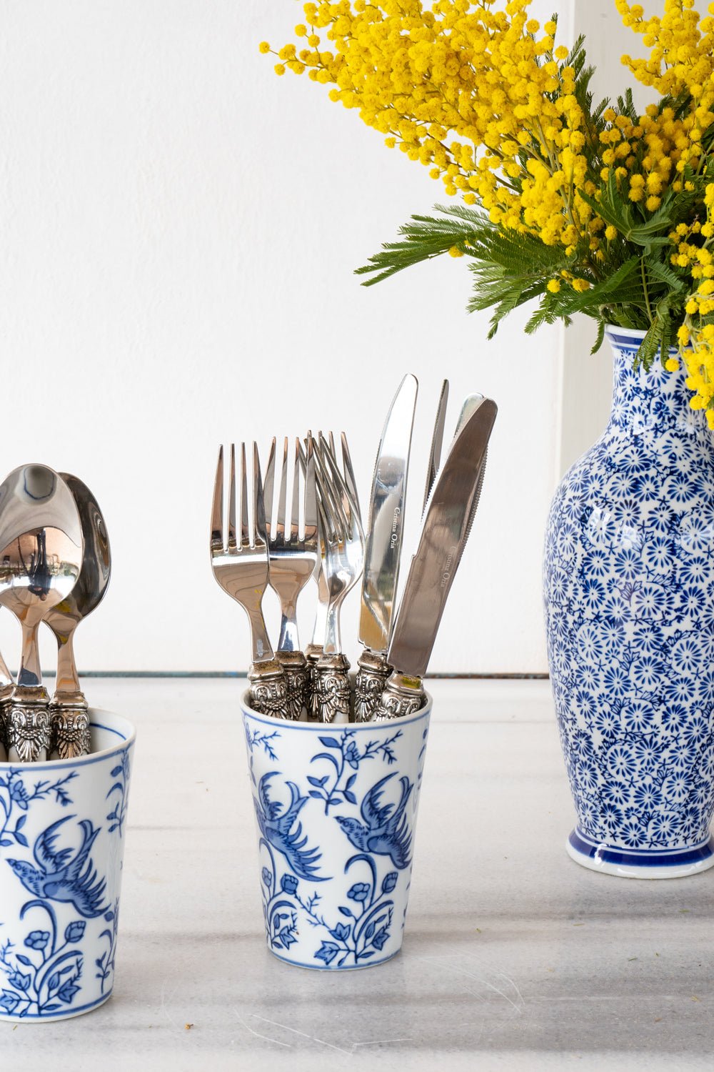 Vaso De Porcelana Azul Y Blanco Cristina Oria