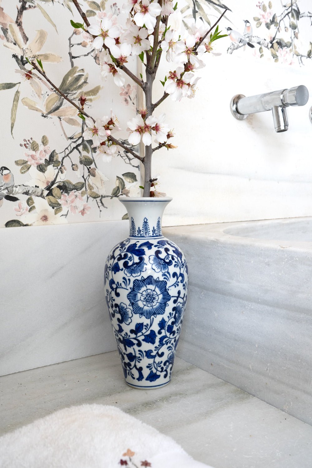 Jarrón De Porcelana Azul Y Blanco Modelo Tokio Cristina Oria