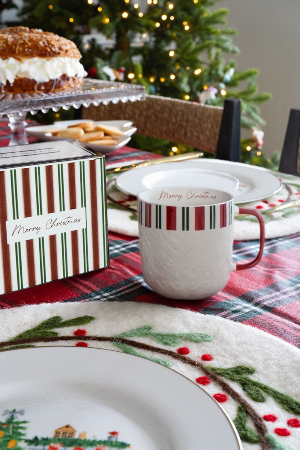 Caneca às riscas vermelha e verde "Merry Christmas"