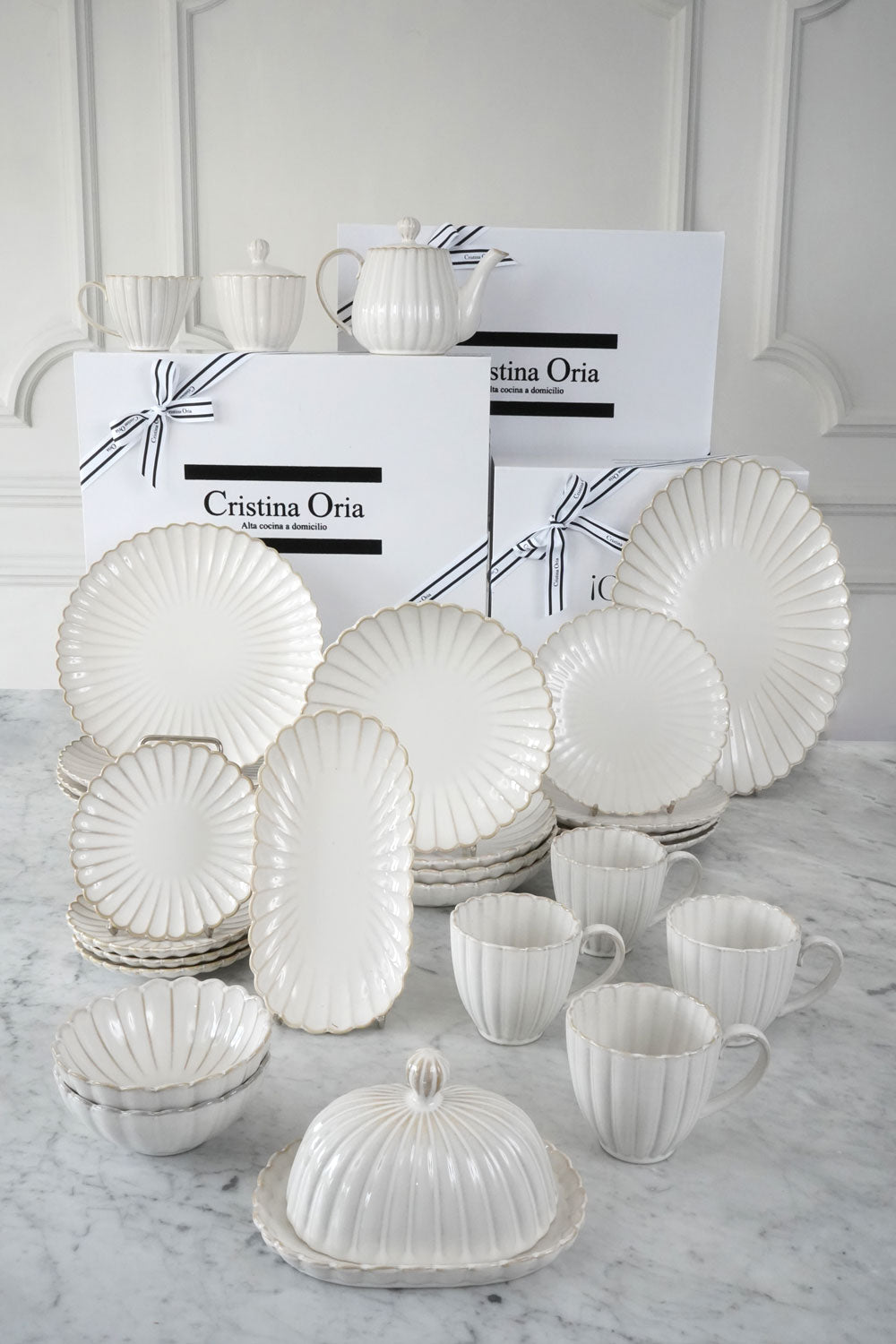 Vajilla Blanca Flor Completa & Mug Cuatro Personas Cristina Oria 