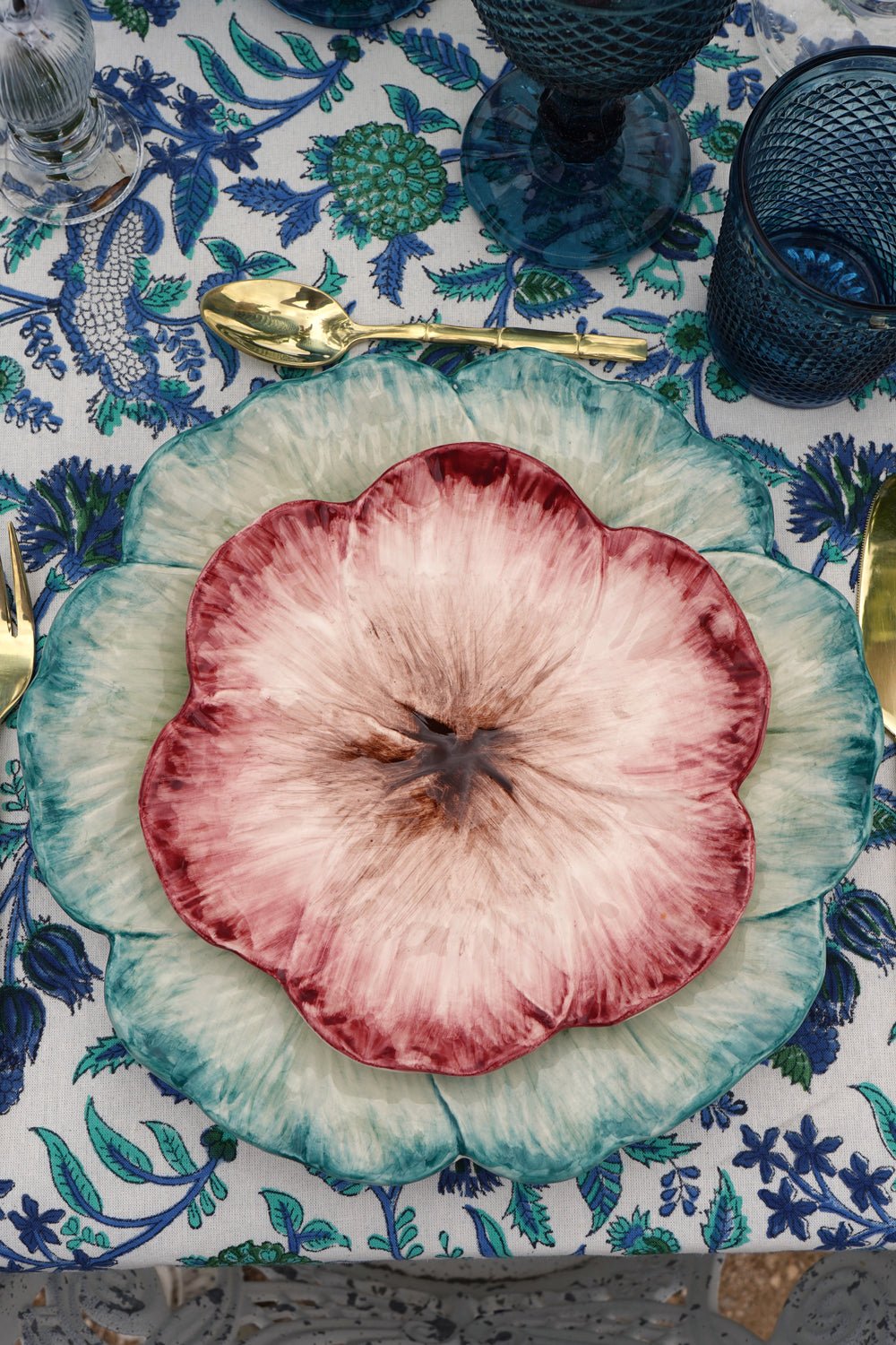 Detalle Plato De Postre Con Diseño De Flor Rosa Cristina Oria