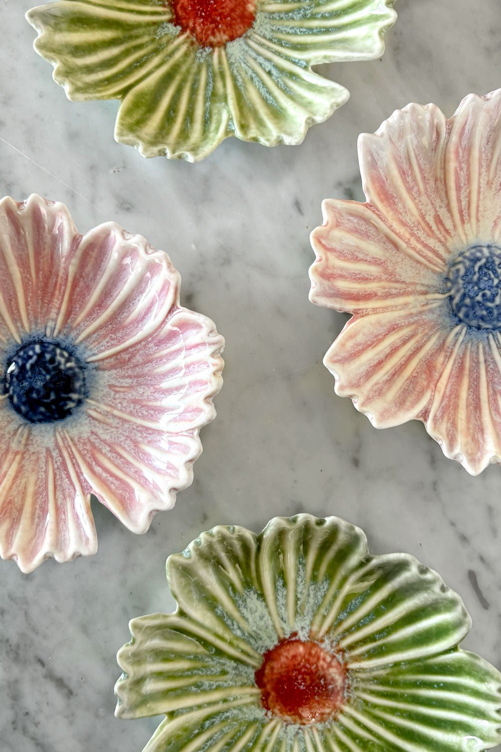 Detalle Composición Plato Con Diseño De Flor Rosa Pequeño Cristina Oria 