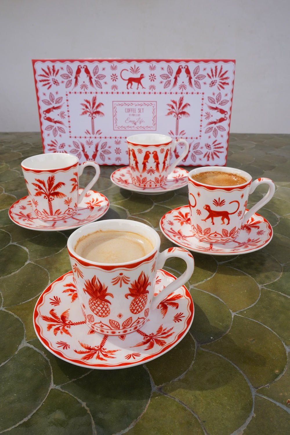 Set 4 Tazas y Platos de Porcelana Diseño Exotic Vibes Tonos Rojos