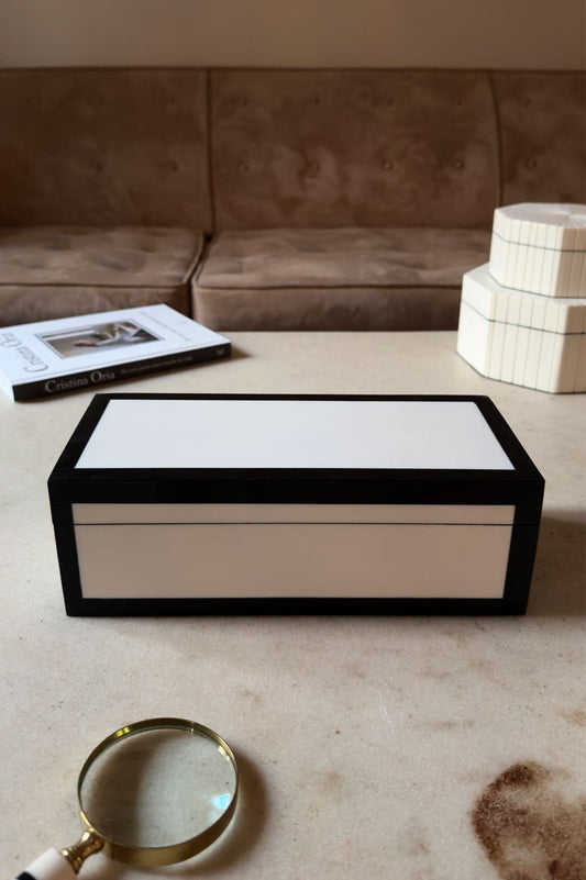 Caja Decorativa De Resina Blanca Con Bordes Negros