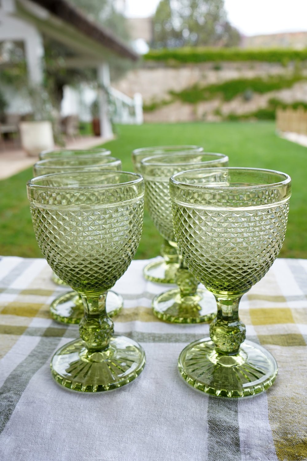 Service 18 verres en cristal vert sculpté à pointes