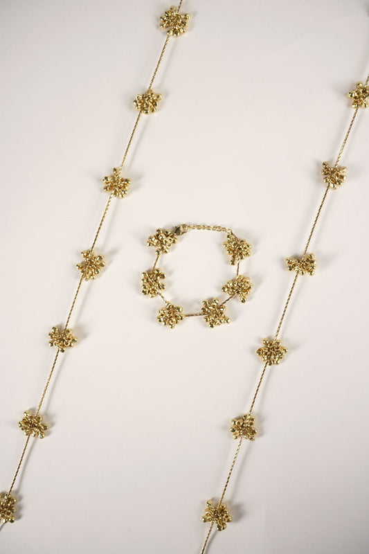 Combinación Pulsera & Collar Largo Dorado Con Borlones Cristina Oria 