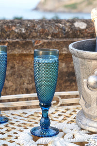 Detalle Copa Champagne Set Completo Cristalería Azul Oscuro Picos 6 Pers Cristina Oria