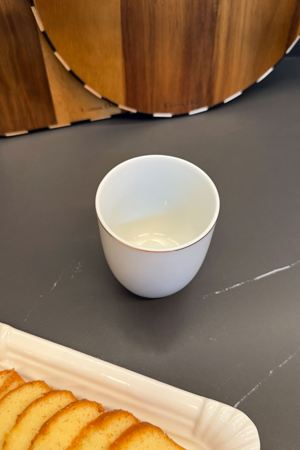 Detalles Taza Blanca Con Borde Dorado Cristina Oria