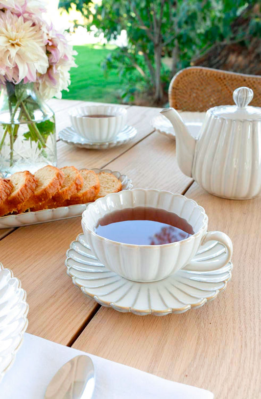 Weiße Tasse und Untertasse Flower Co – Cristina Oria