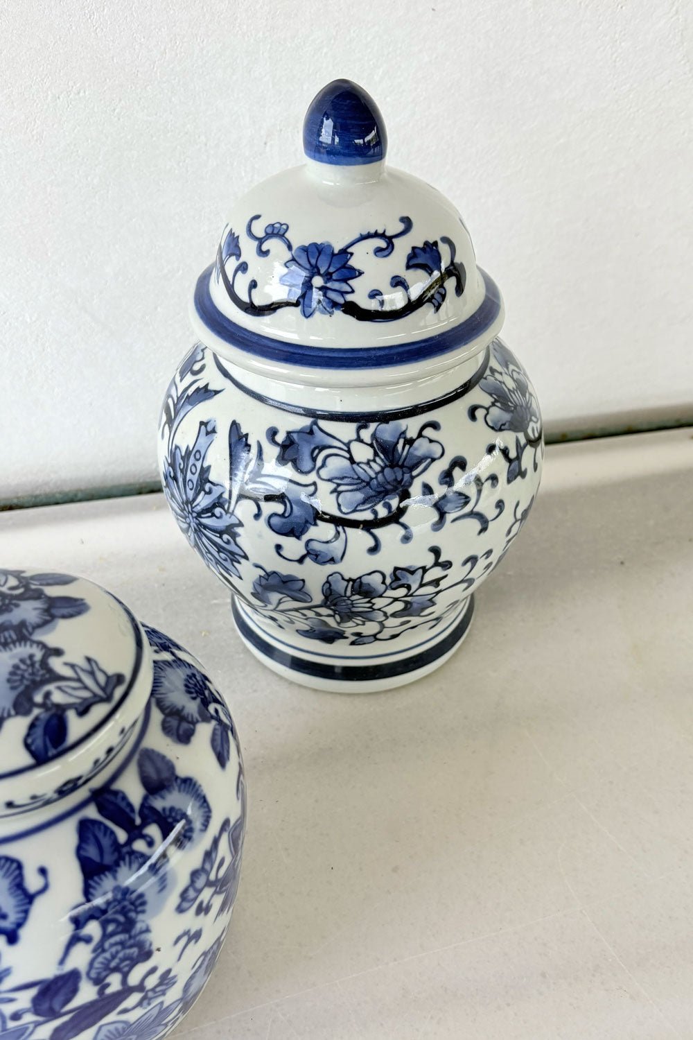 Detalles Recipiente Con Tapa Diseño Flores Azules Y Blancas Cristina Oria