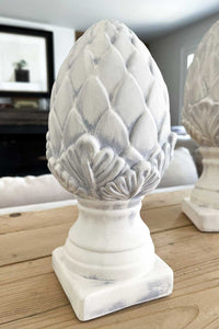 figura decorativa con diseño de alcachofa de cerámica blanca cristina oria