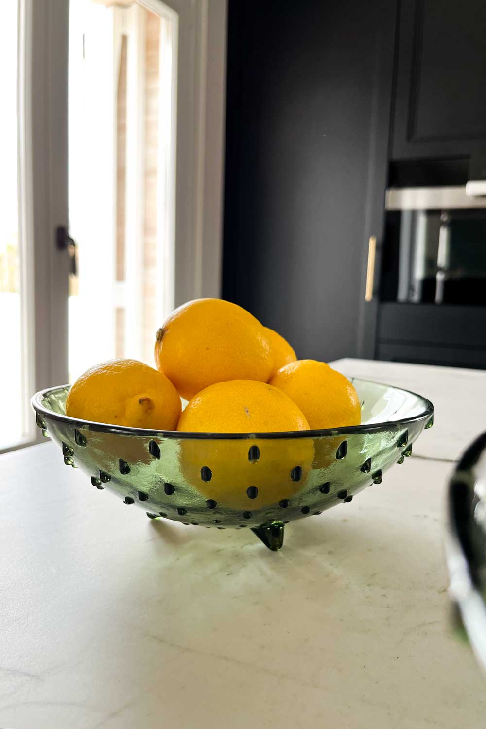 Centro De Mesa Pequeño Con Diseño De Gotas En Relieve Verde Claro - Cristina Oria