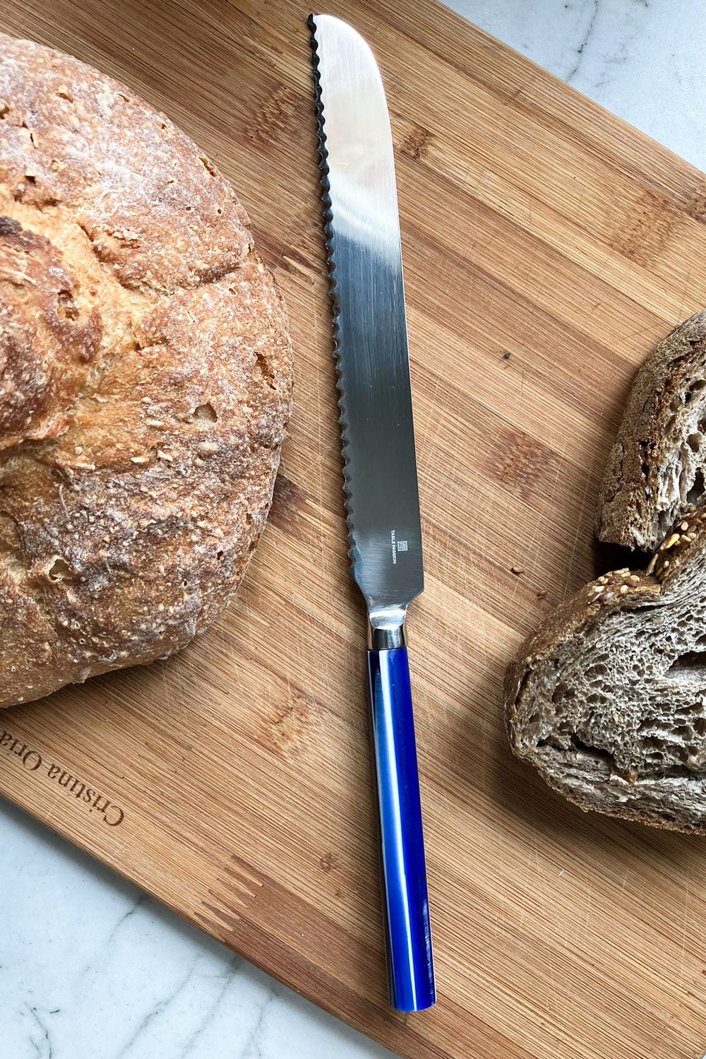 Cuchillo de pan mango de resina Cuberterías Cristina Oria