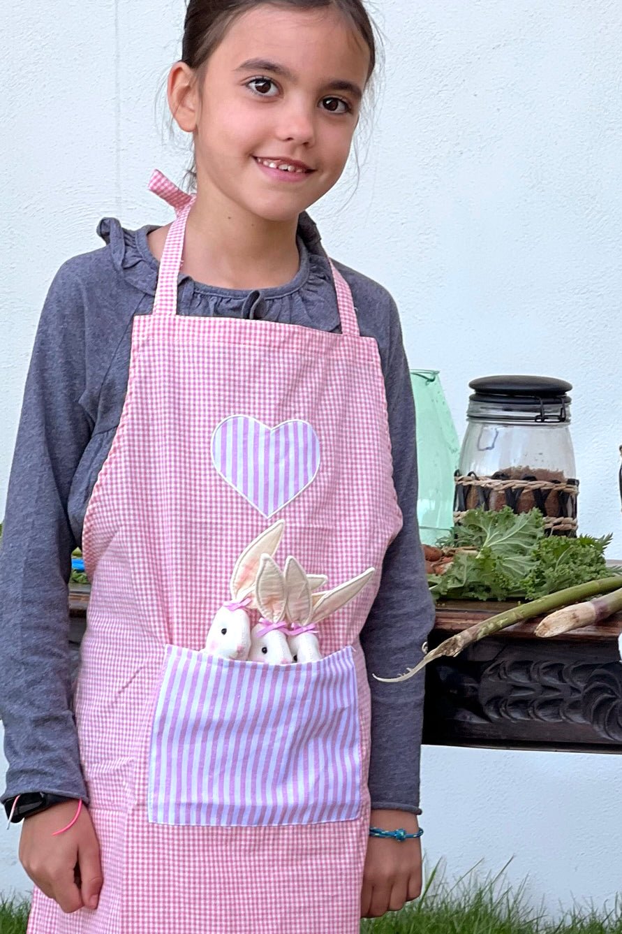 Delantales De Niños Con Diseño De Conejitos & Cuadros Rosas - Cristina Oria