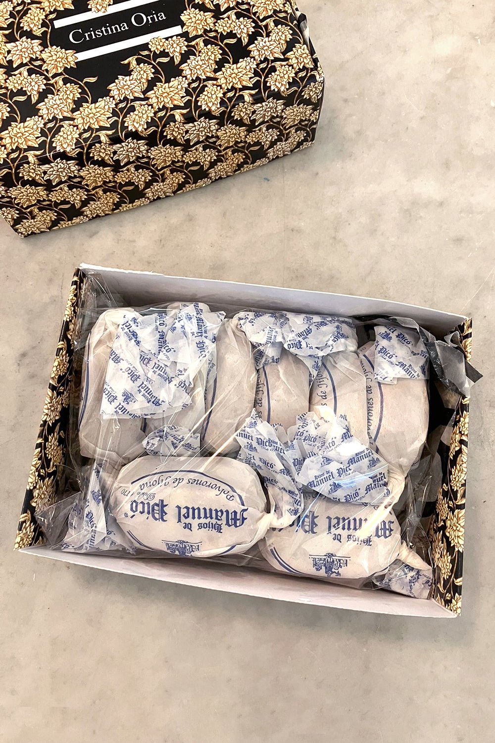 Polvorones En Caja De Flores Co - Cristina Oria