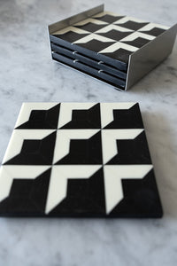 Set 4 Posavasos Con Diseño Geométrico Blanco Y Negro - Cristina Oria
